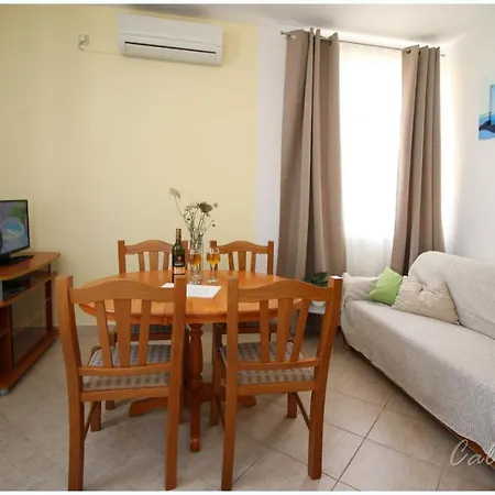 Calista Apartment